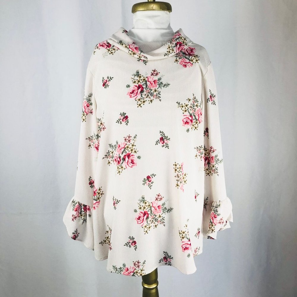 Floral Blouse Size Small 3/4 Long Bell Sleeves Fold Over Neck by Les Femme